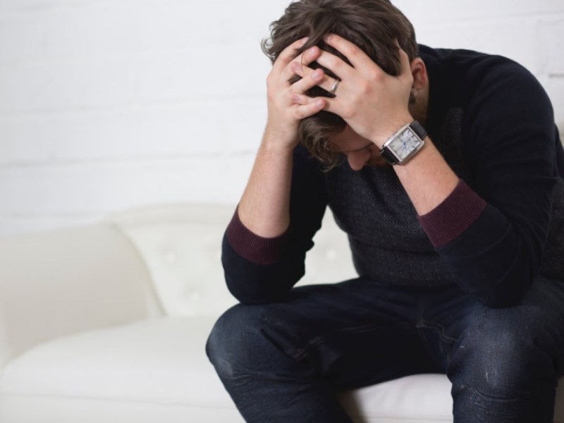 Мужчине взрослому стыдно